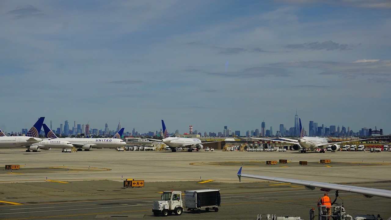 newark-airport-ge5b57a82c_1280